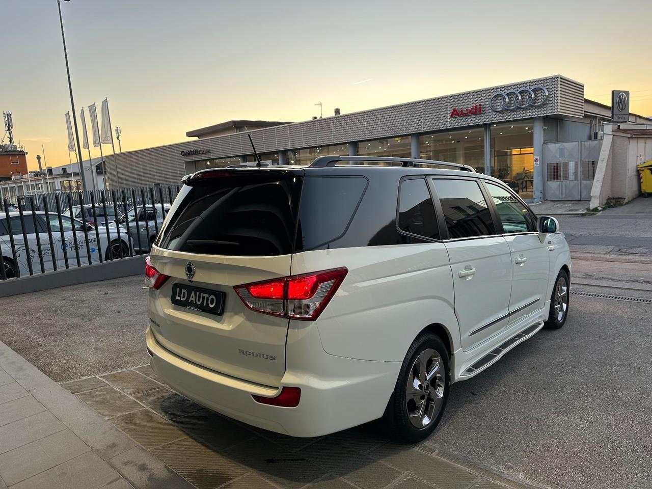 Ssangyong Rodius 2.2 Diesel 4WD A/T Classy Pelle Smart Audio