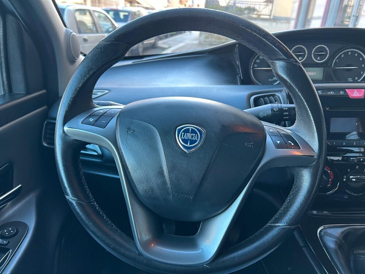 Lancia Ypsilon 0.9 TwinAir 85 CV 5 porte S&S Platinum