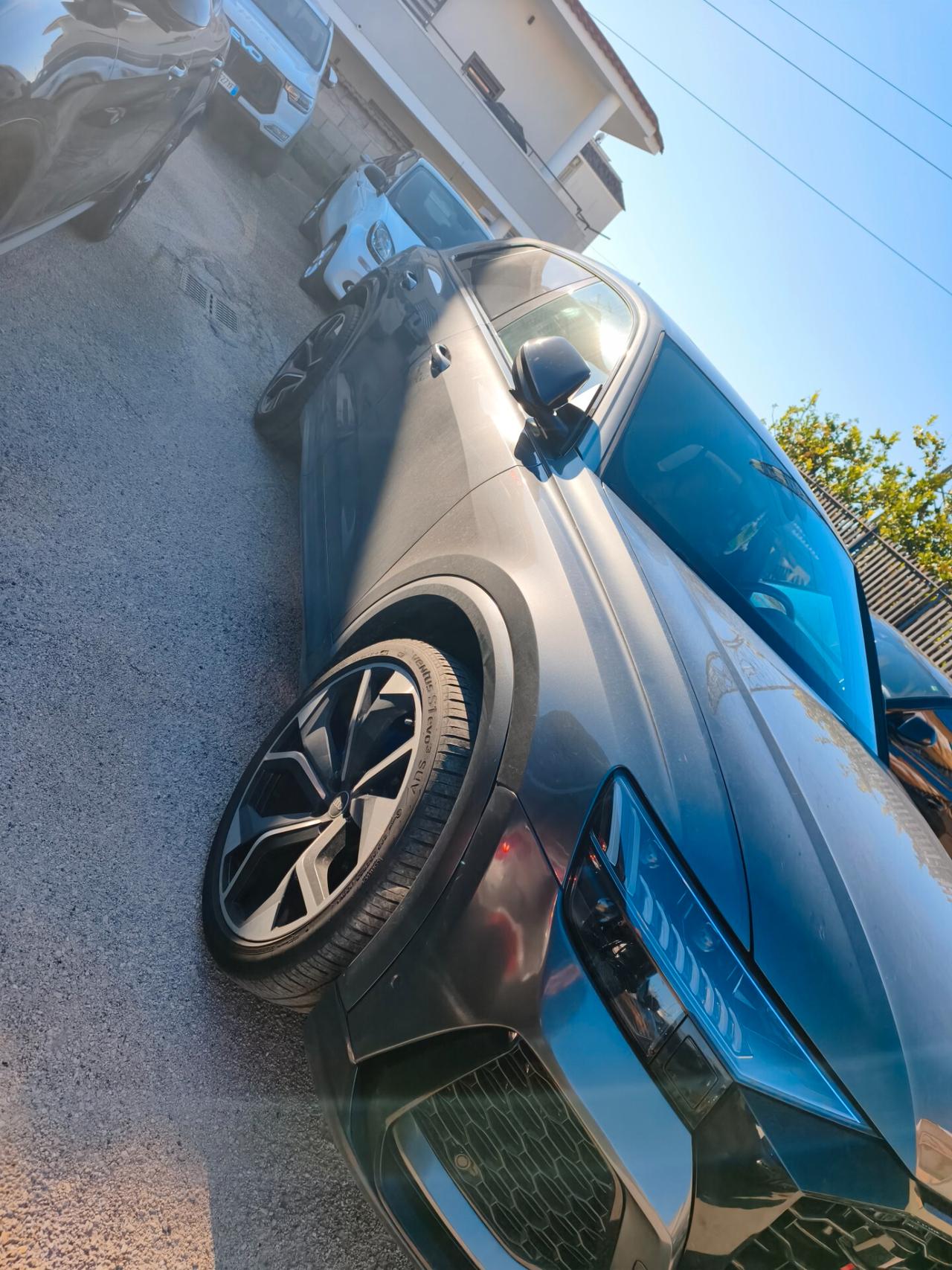 Audi Q8 RS Q8 TFSI V8 quattro tiptronic ceramic tetto Matrix