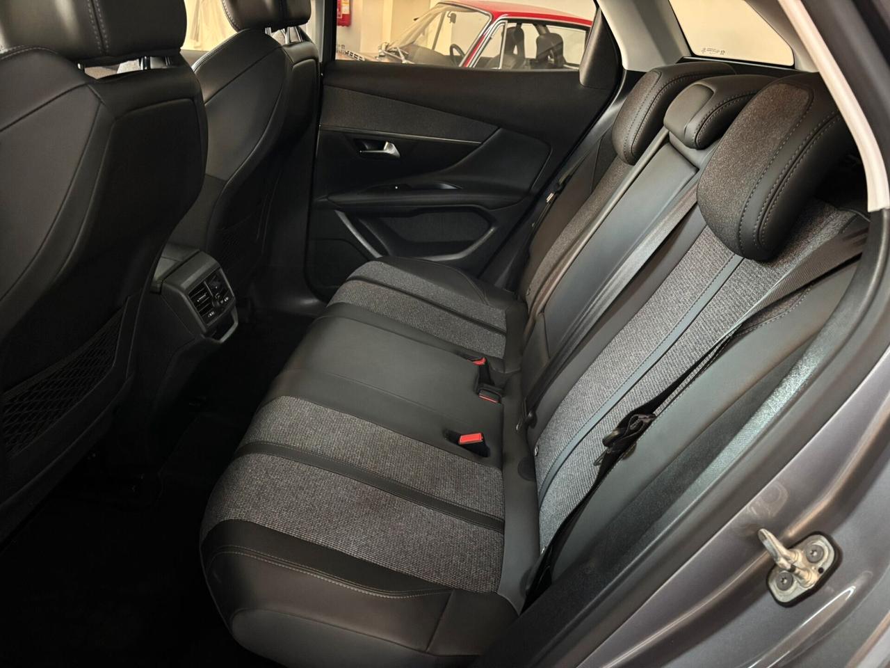 Peugeot 3008 BlueHDi 130 EAT8 Allure