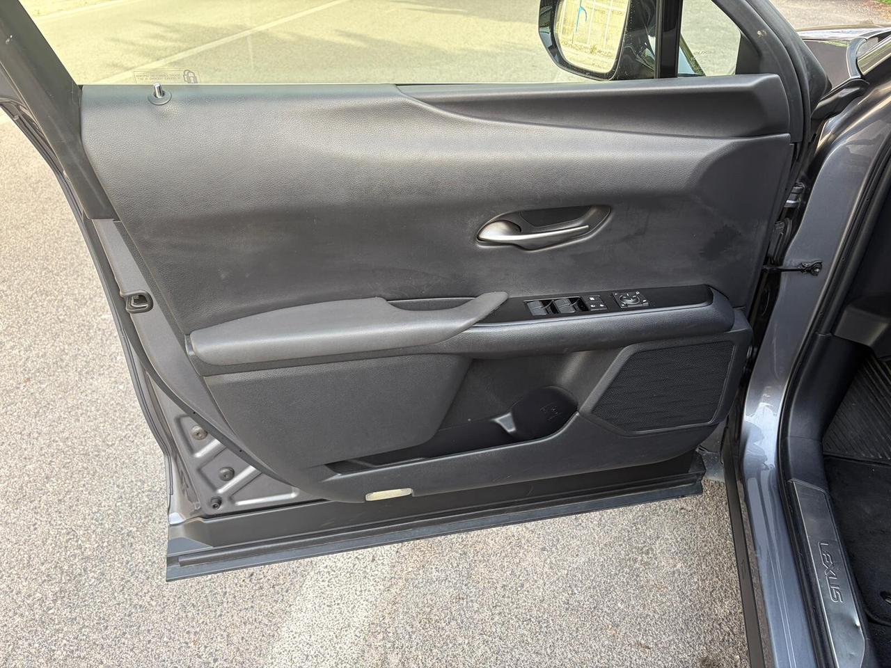 Lexus UX 2.0 Hybrid 152cv Tetto F Sport