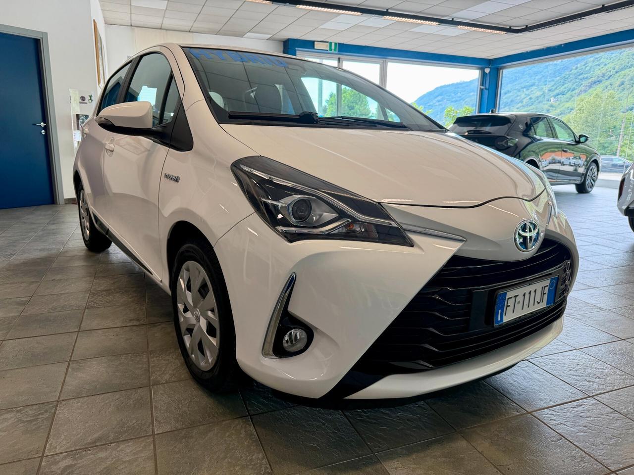 Toyota Yaris 1.5 Hybrid Active-CAMBIO AUTOMATICO-NEOPATENTATI-