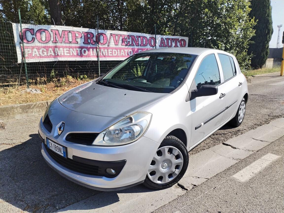 Renault Clio 1.2 16V 5 porte Confort 54000KM DEL 2006 UNIPRO DEL 1941 MANUTENZIONI PRE CONSEGNA