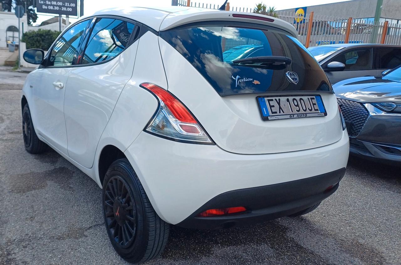 Lancia Ypsilon 85 CV 5 porte Metano Ecochic Gold