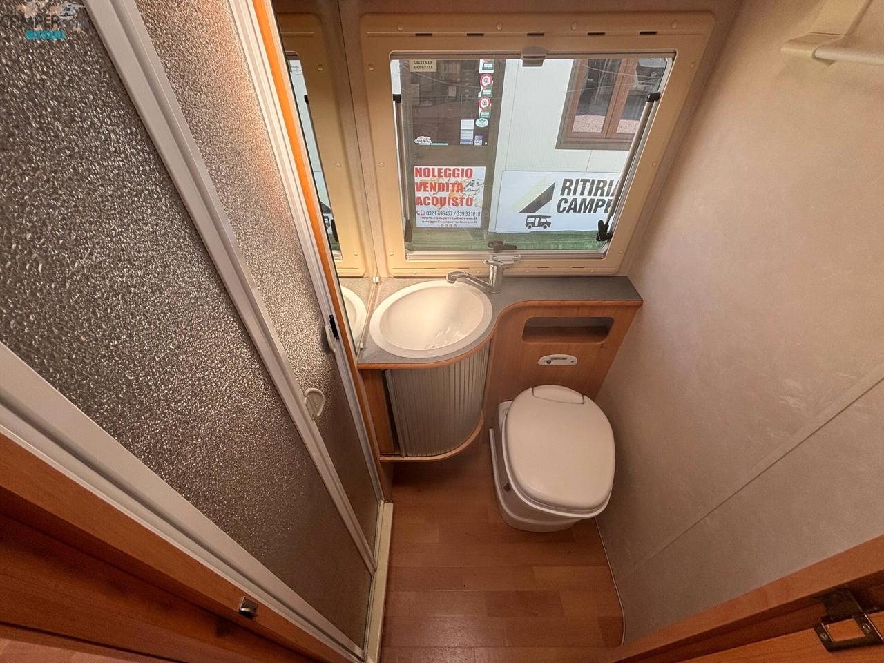 ADRIA ADRIATIK CORAL 680 SK - Mansardato con letti a castello in coda