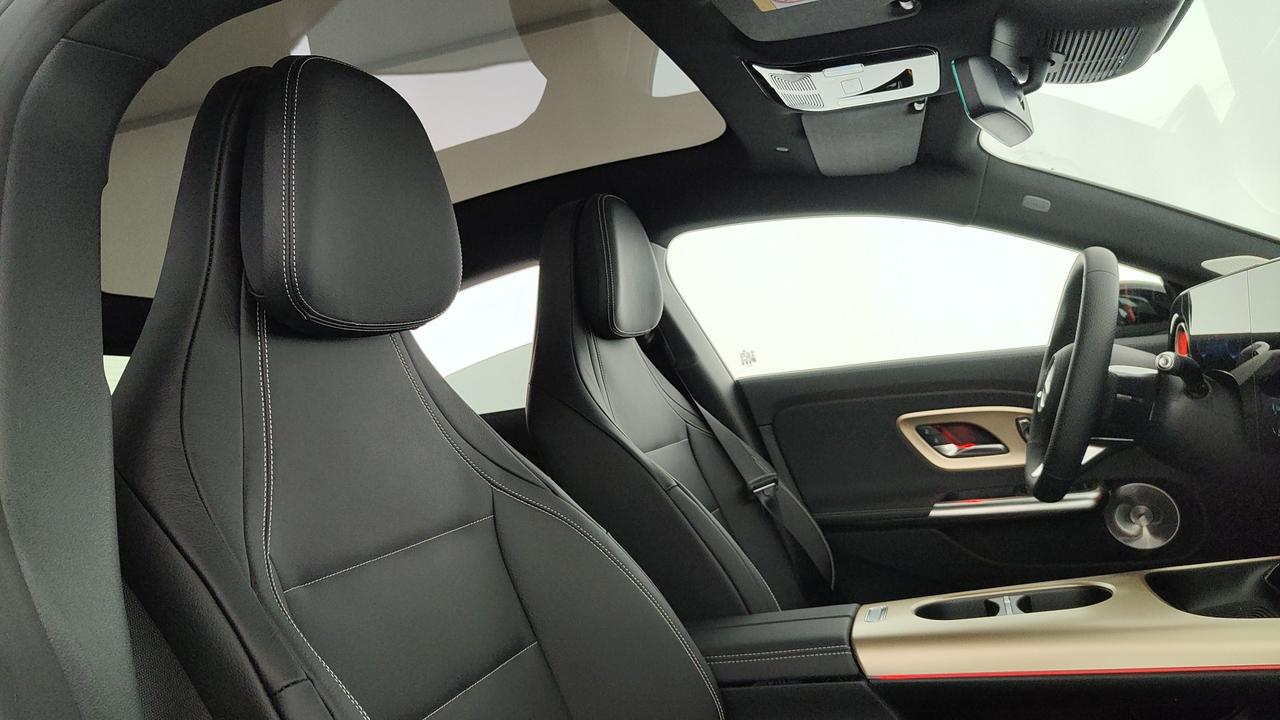 Mercedes-Benz CLA 250+ con tecnologia EQ
