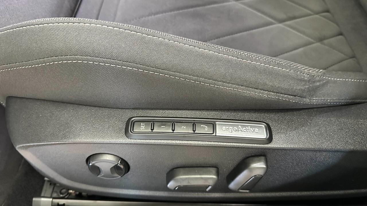 Volkswagen Golf 2.0 TDI 150 CV DSG SCR Style