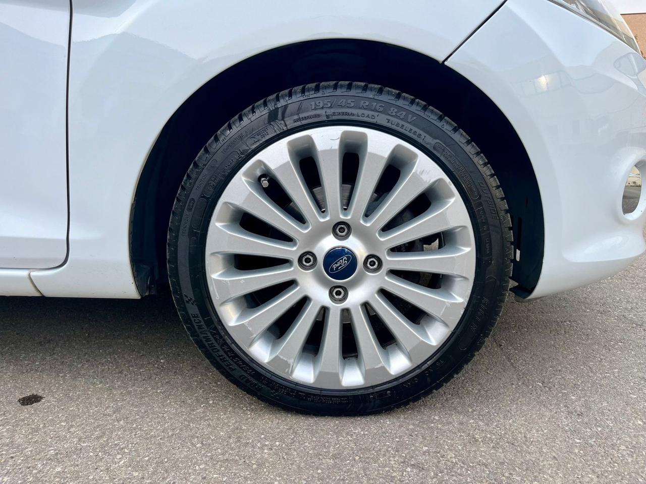 Ford Fiesta 1.2benz 2009 113.000km perfetta per neopatentati