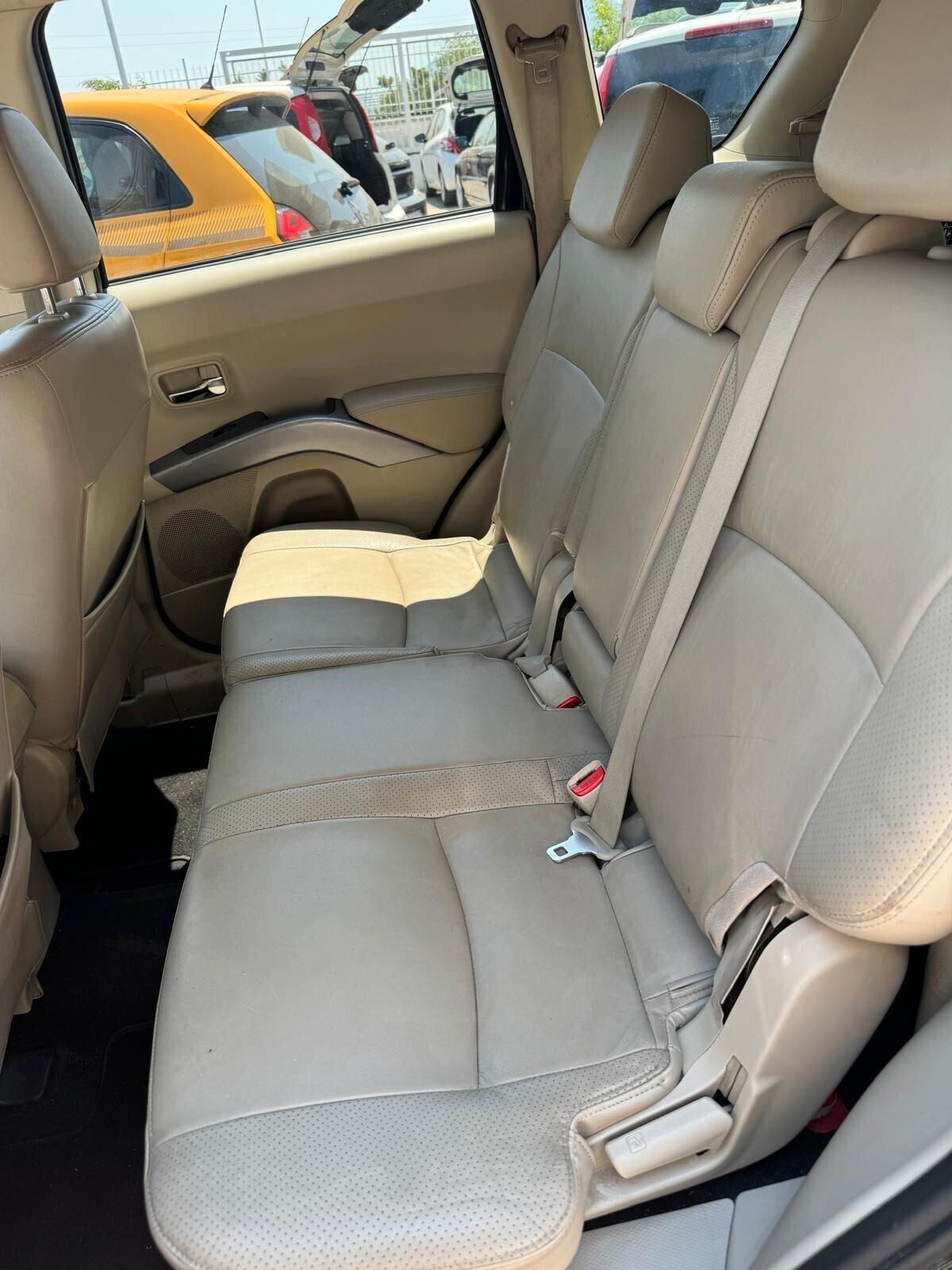 Mitsubishi Outlander 2.2 DI-D Instyle 7 p.ti DPF 4X4