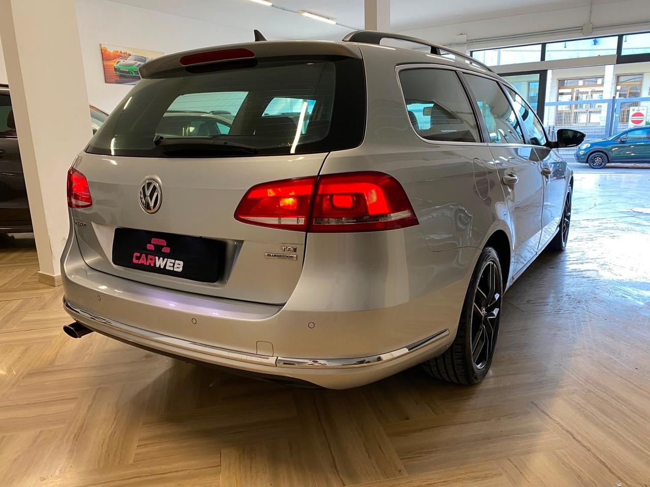 VOLKSWAGHEN PASSAT 1.6 TDI Highline NAVY 2014