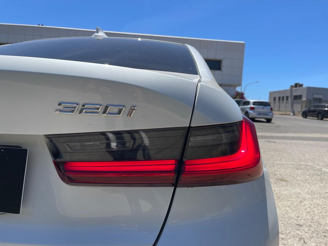 Bmw 320 i Luxury #11281
