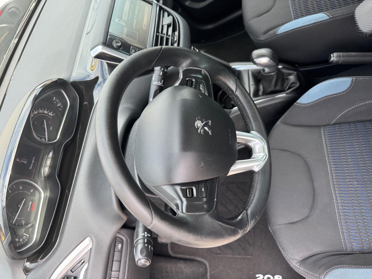 Peugeot 208 1.4 e-HDi 92 CV 5 porte neopatentati