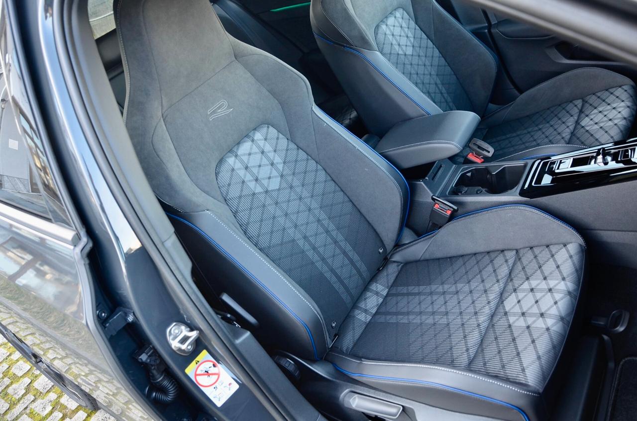VOLKSWAGEN GOLF 1.5 ETSI R-LINE PLUS 150cv DSG, PARI AL NUOVO, GARANZIA VW, UNICOPROPRIETARIO, UFF ITALIANA, MATRIX, APPLE ANDROID, 18", PERMUTE