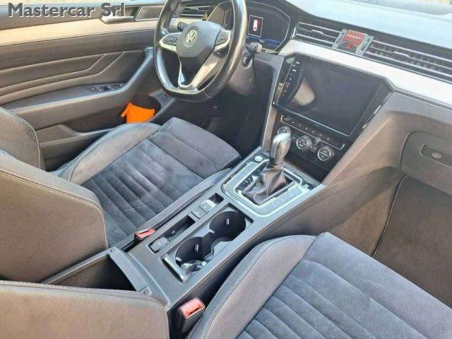 VOLKSWAGEN Passat Variant Passat VIII Variant 2.0 tdi Executive 150cv dsg -