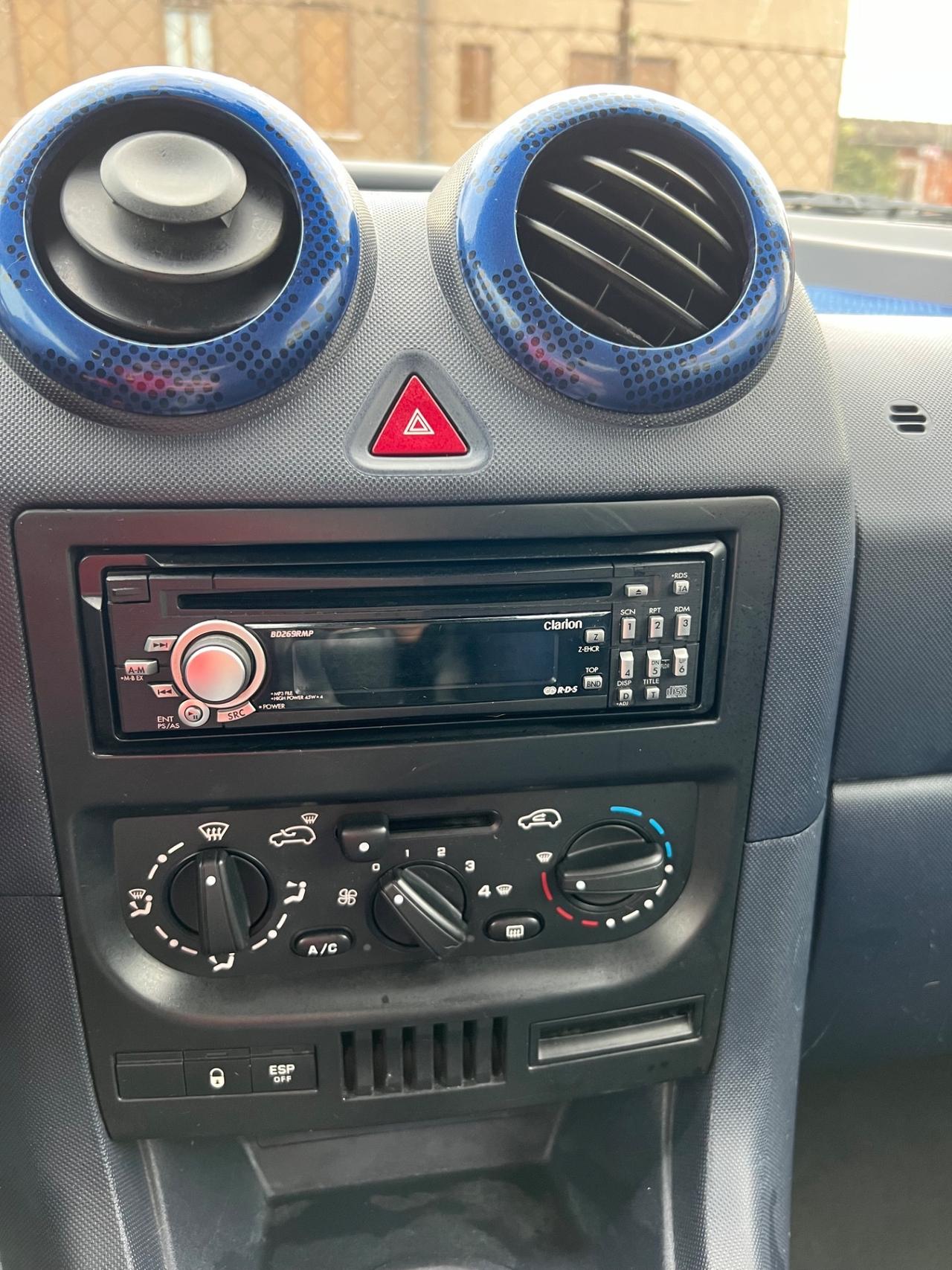 Peugeot 1007 1.4 Happy - benzina - neopatentati