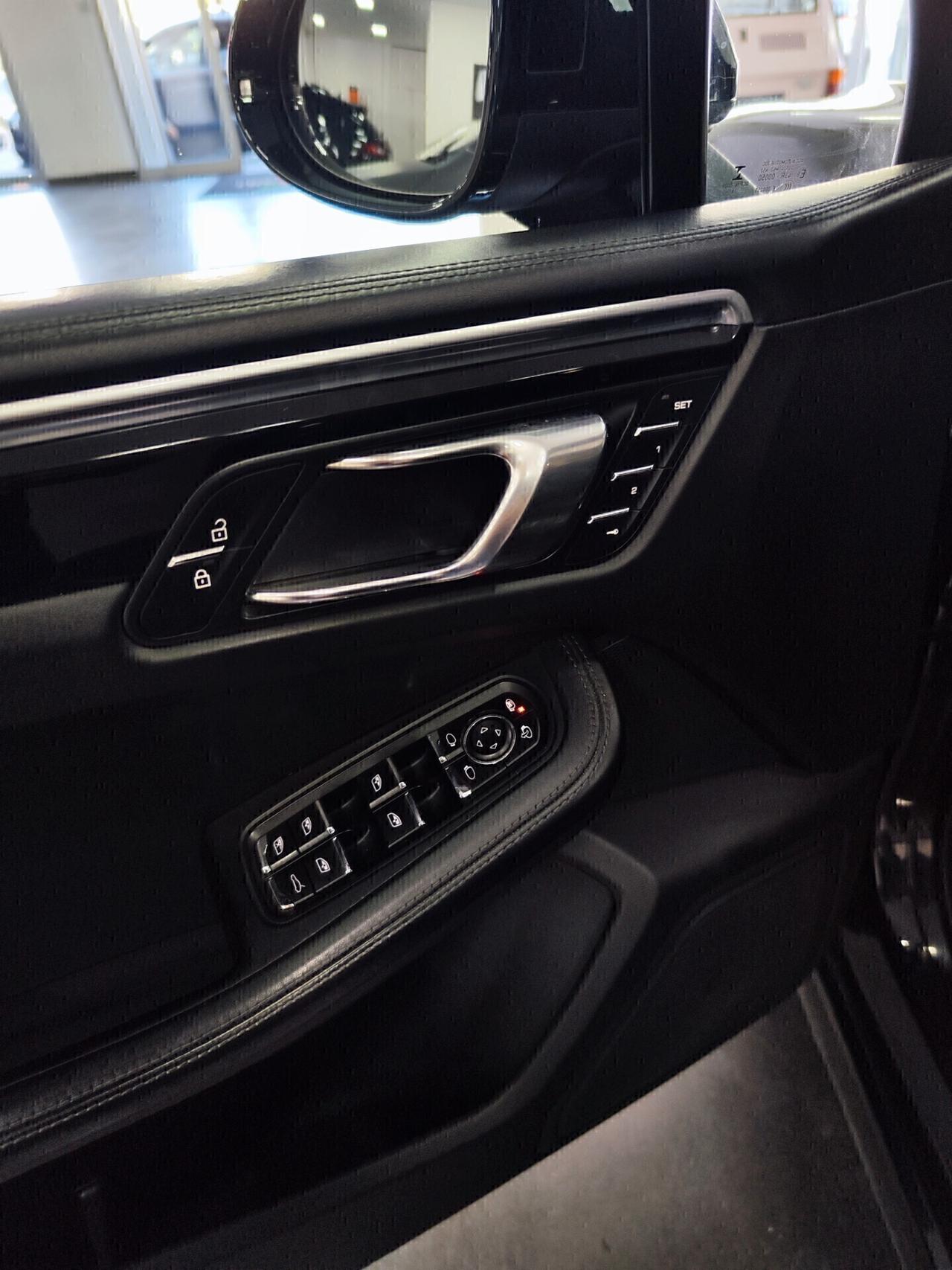 Porsche Macan 2.0 245cv Tetto Led