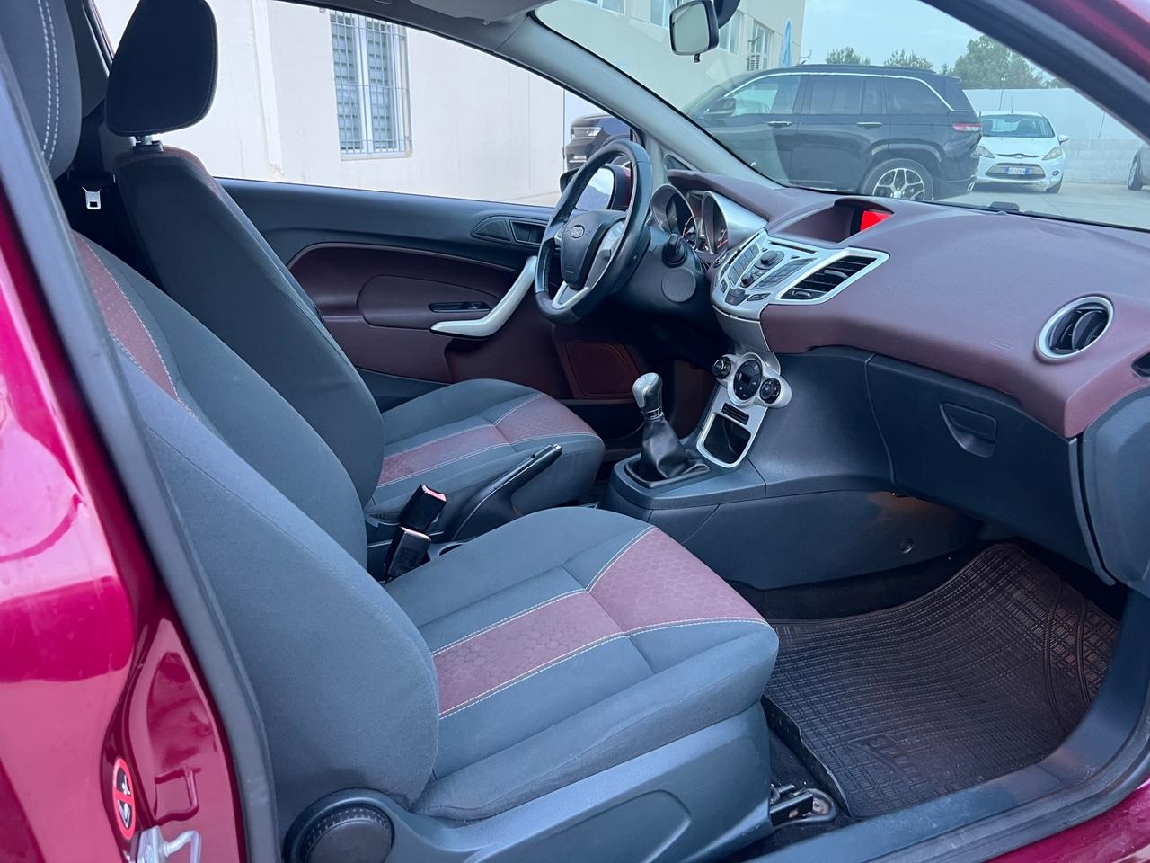 Ford Fiesta 1.4 TDCi 70CV 3 porte Titanium 2011