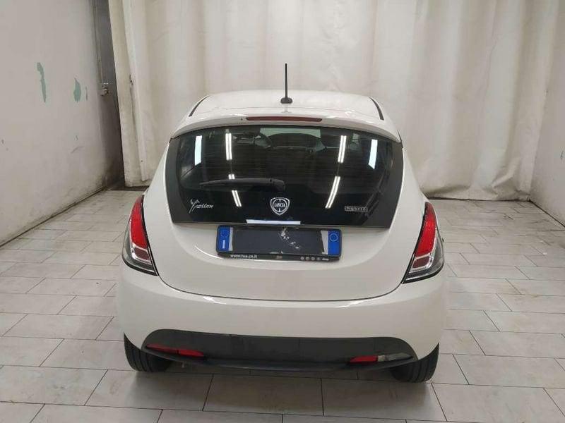 Lancia Ypsilon 1.0 firefly hybrid Silver s&s 70cv