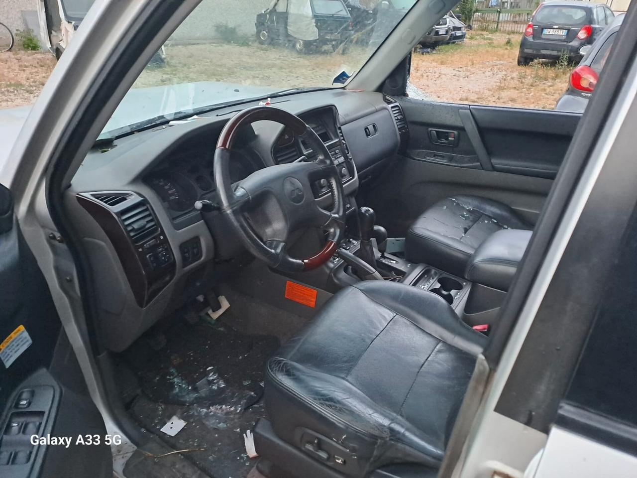 mitsubishi pajero incidentato