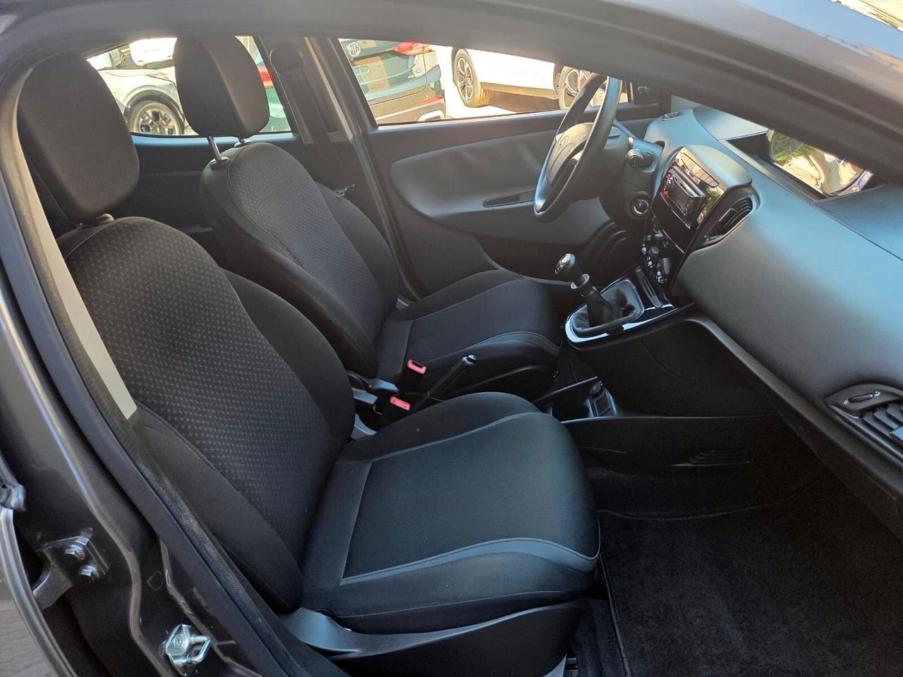 Lancia Ypsilon 1.2 Silver 17.000 KM