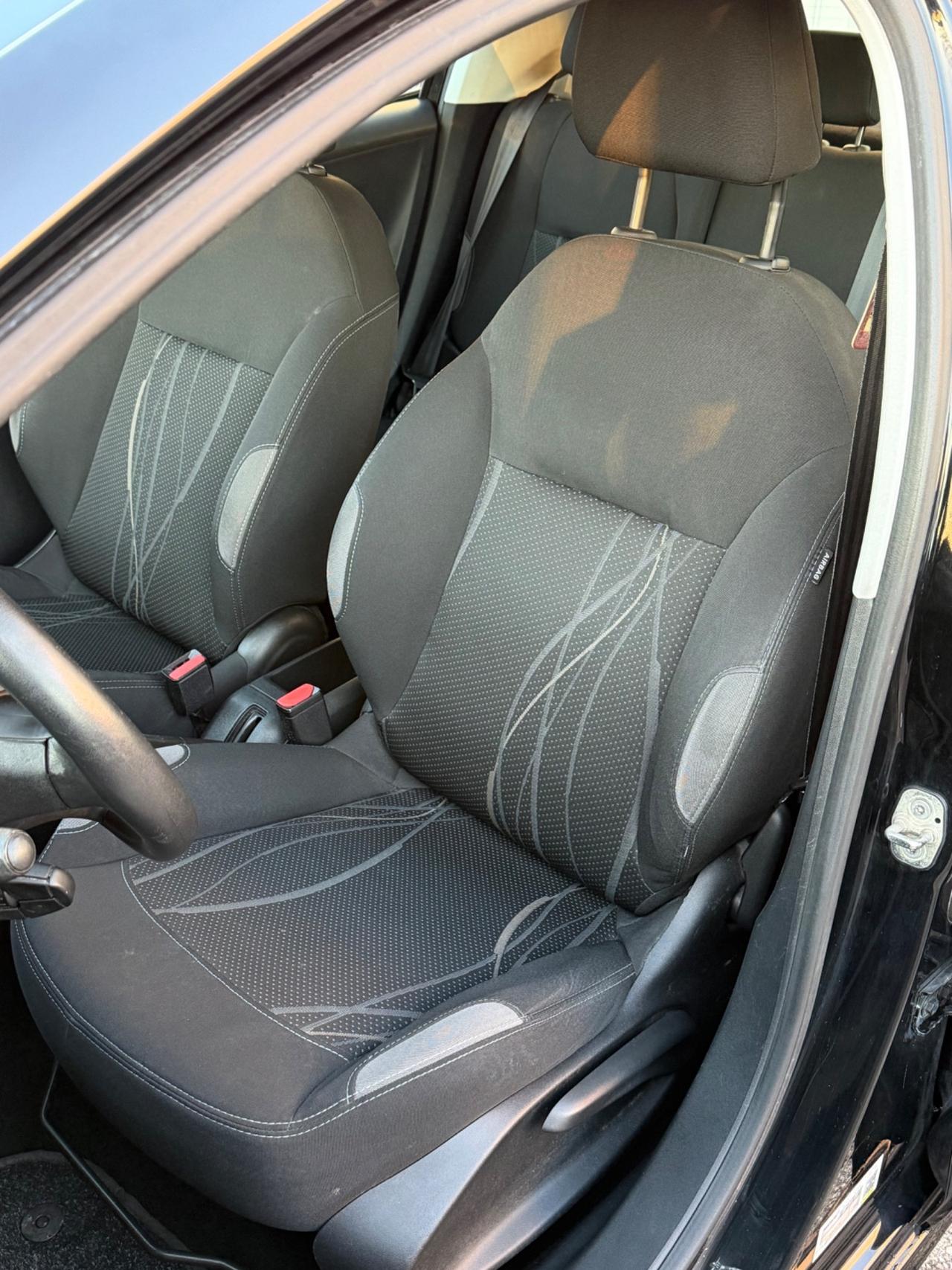 Peugeot 208 1.4 HDi 68 CV 5 porte Allure