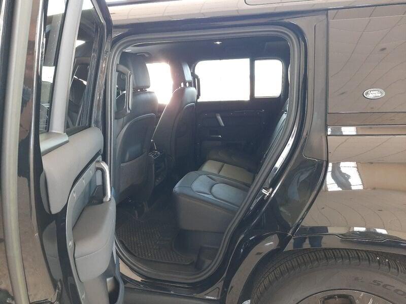 Land Rover Defender 3.0 D6 250 110 X-Dynamic SE AWD auto.