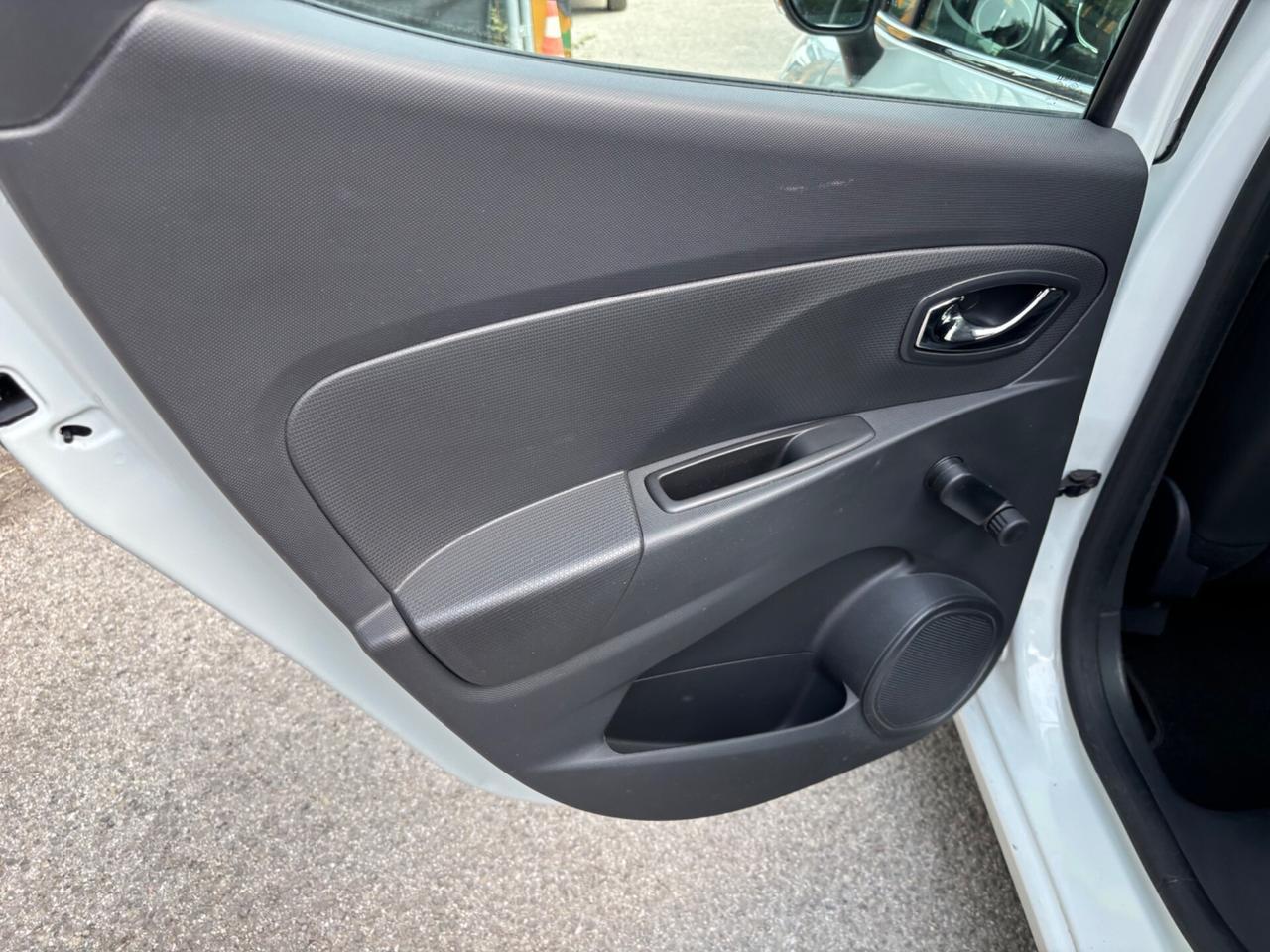 Renault Clio 1.2 75CV 5 porte Costume National
