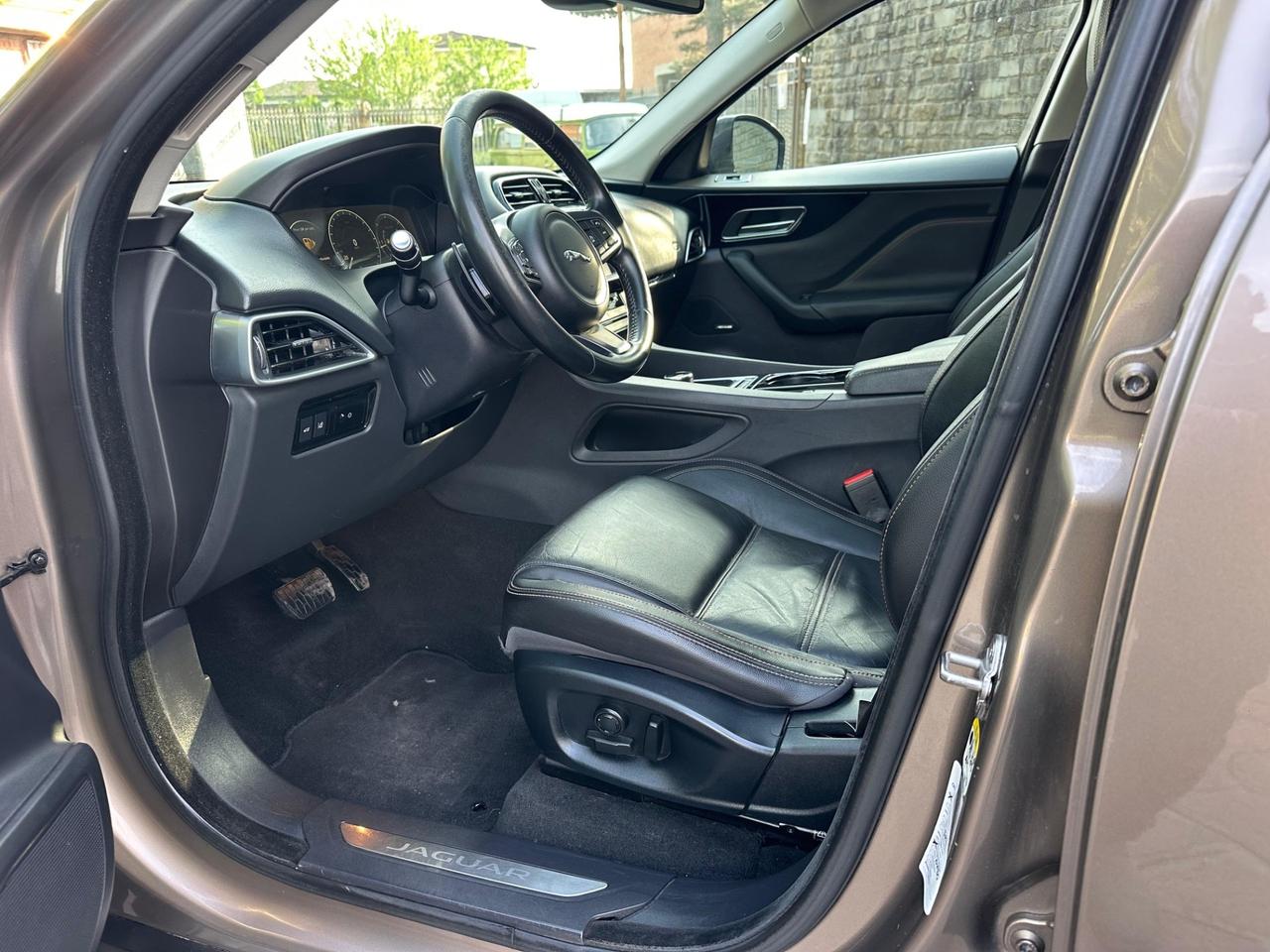 Jaguar F-Pace 2.0 D 180 CV AWD aut. R-Sport