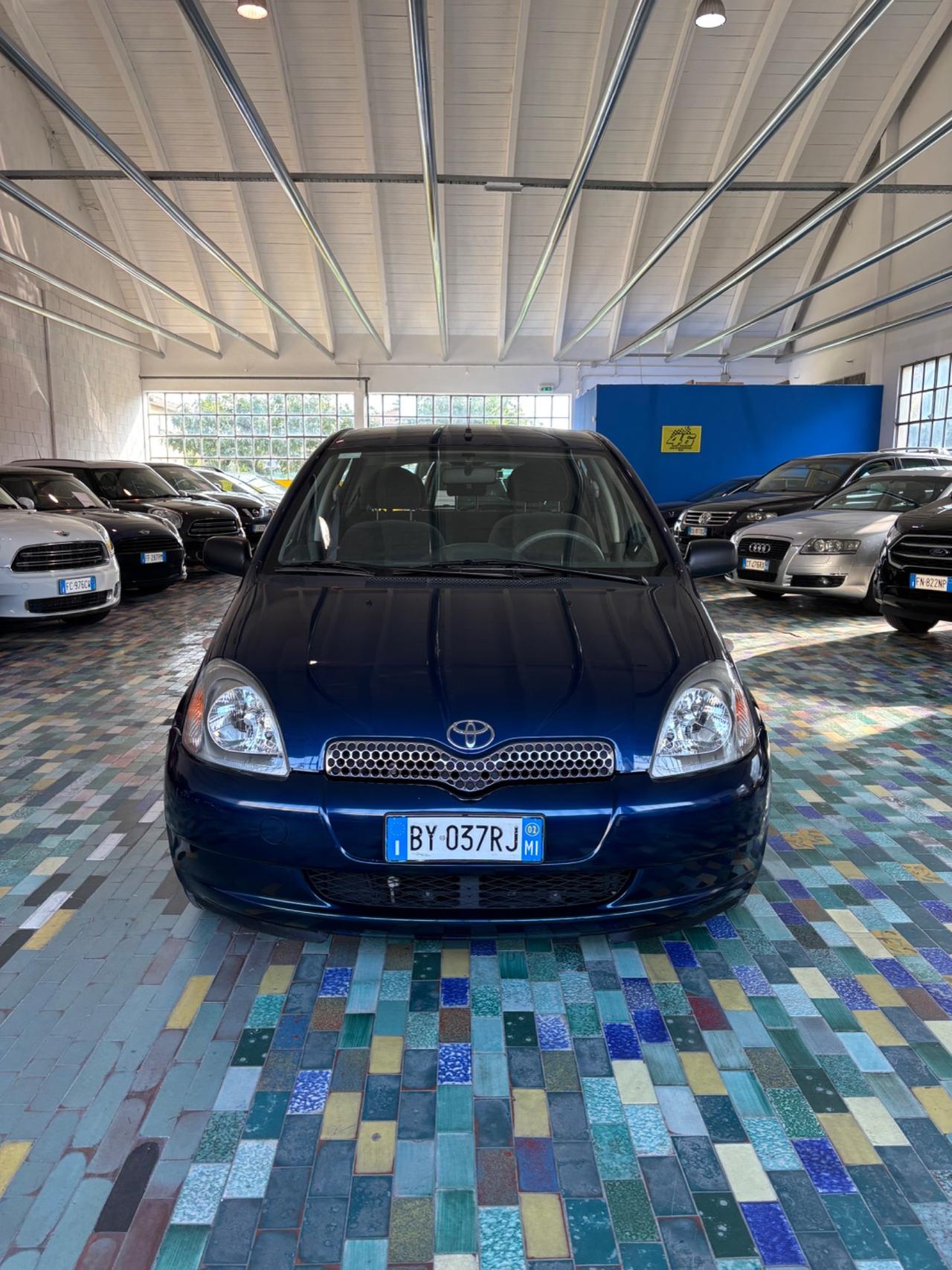 Toyota Yaris 1.0i 16V SOLO 9 MILA KM!!!