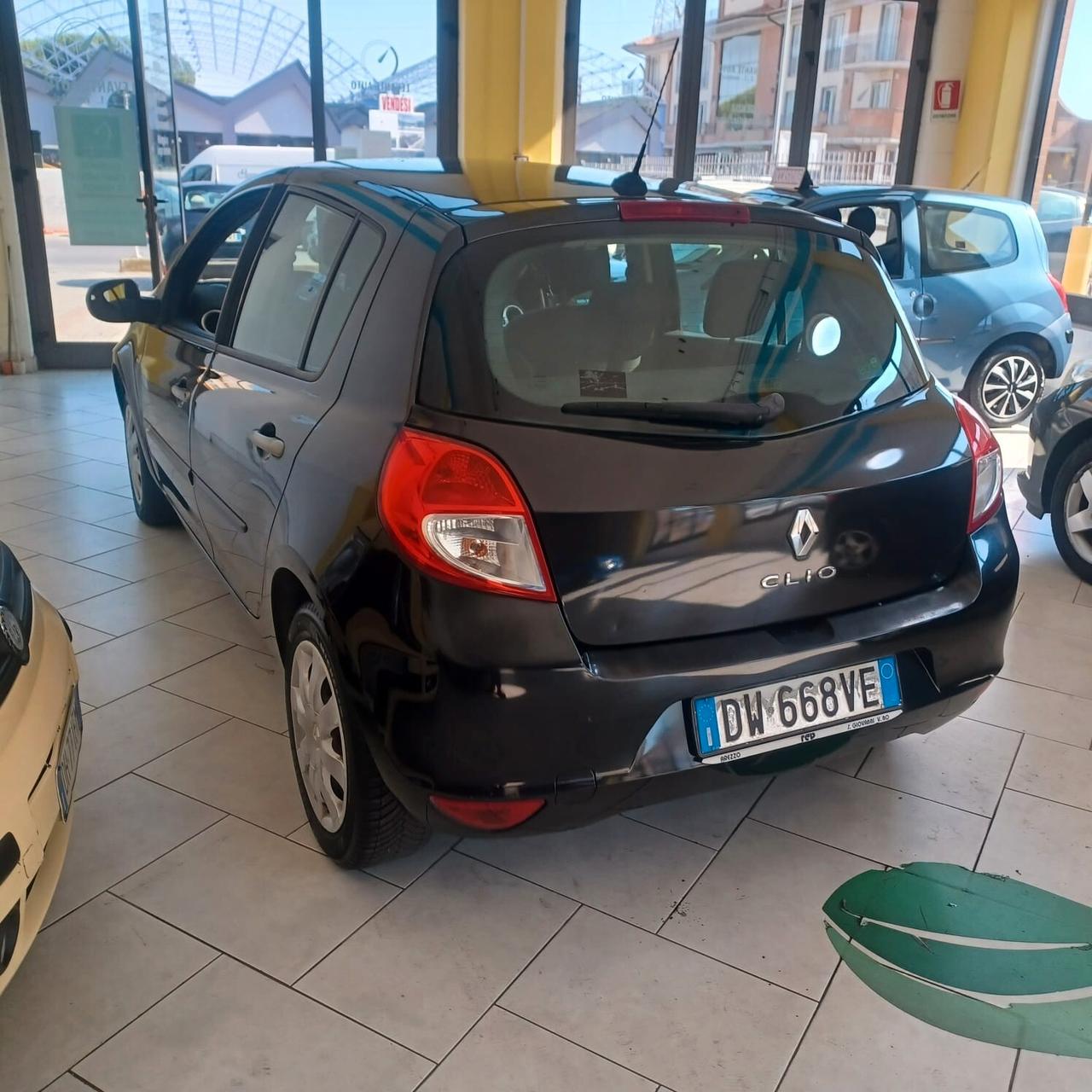 128.548KM CLIO 1.2 PERFETTA OK NEOPATENTATI