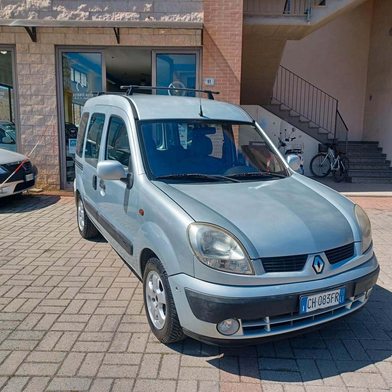 IDEALE PER LAVORO E FAMIGLIA BERLINGO 1.2