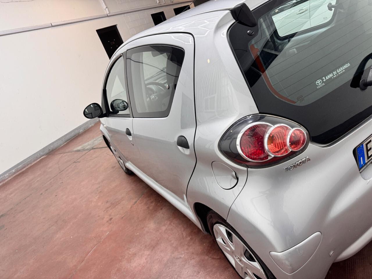 Toyota Aygo 1.0 12V VVT-i 5 porte Deep Ocean Connect