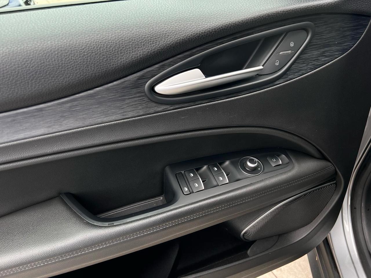 Alfa Romeo Stelvio 2.2 Turbodiesel 160 CV AT8 RWD Sport-Tech