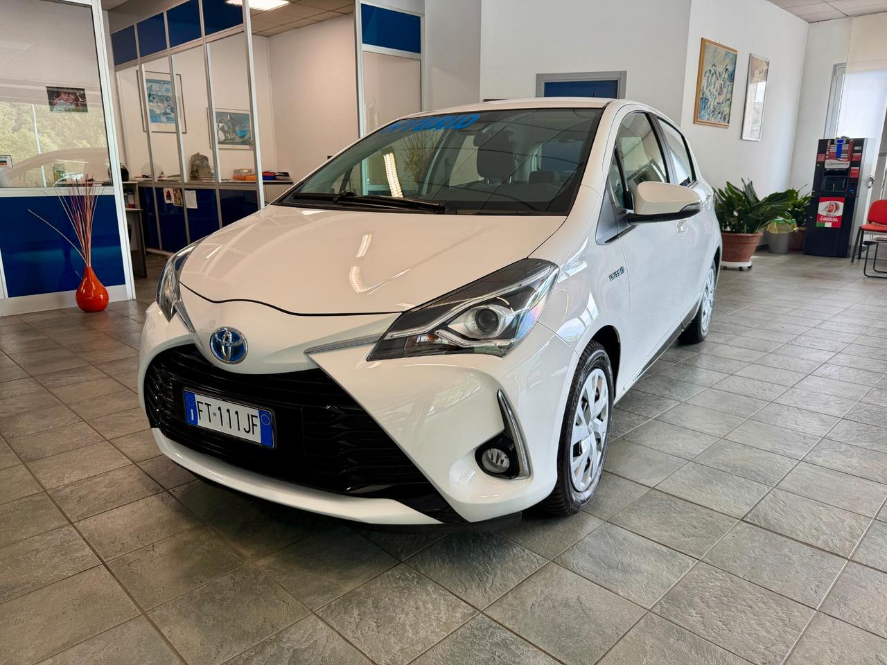 Toyota Yaris 1.5 Hybrid Active-CAMBIO AUTOMATICO-NEOPATENTATI-