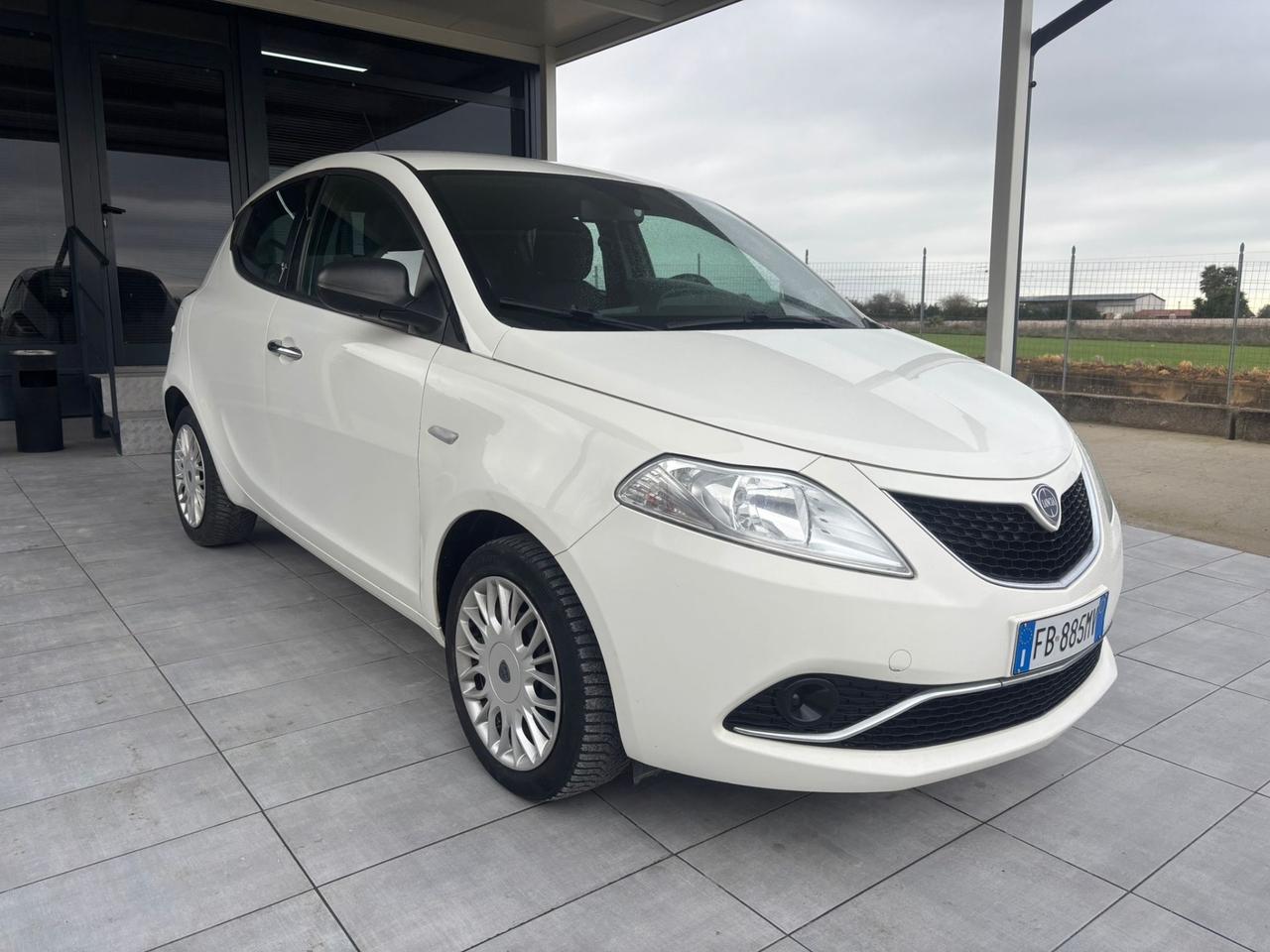 Lancia Ypsilon 1.2 69 CV 5 porte Silver