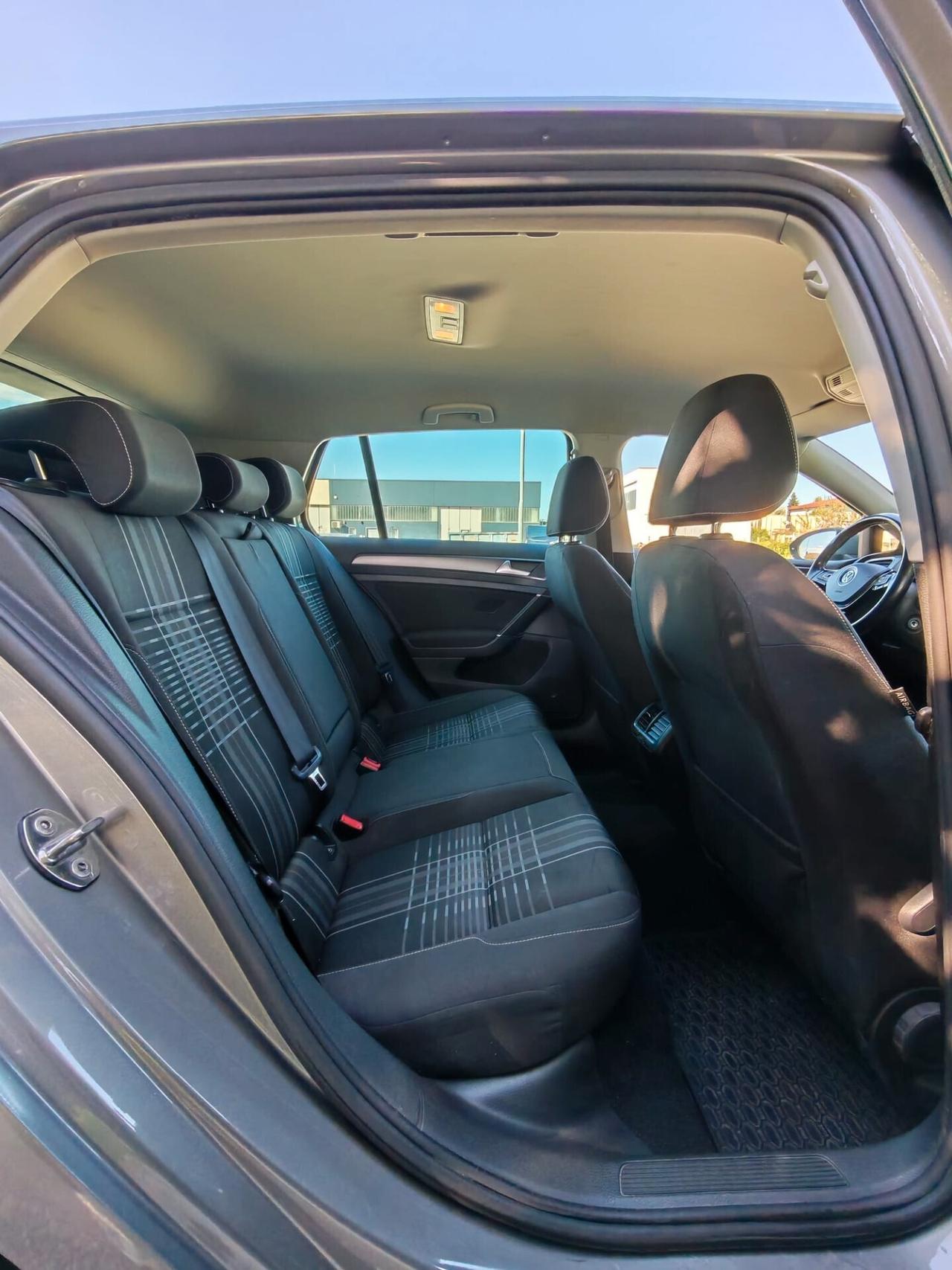 Volkswagen Golf 1.6 TDI 110 CV 5p. Executive R-Line