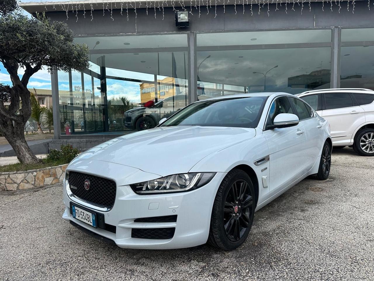 Jaguar XE 2.0 D Turbo 180CV aut. R-Sport