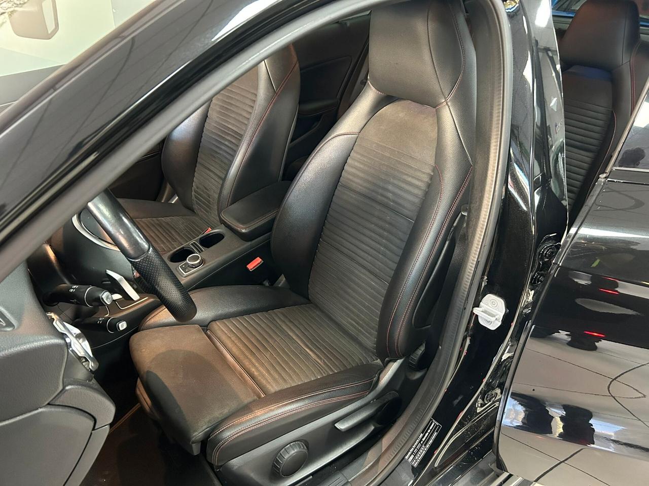 Mercedes-benz GLA 250 Auto 4Matic Premium AMG-Line