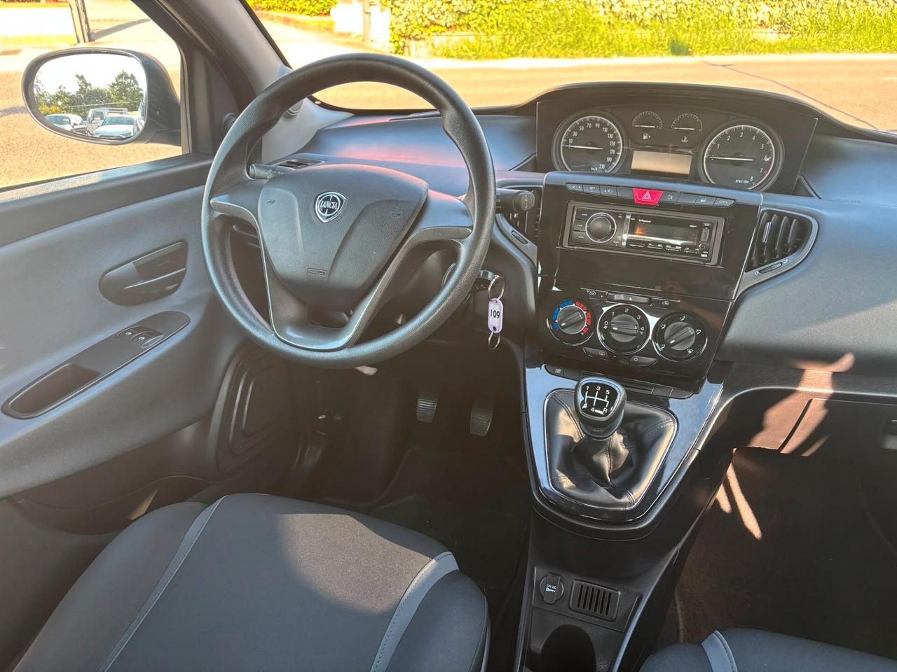 Lancia Ypsilon 1.2 69 CV 5 porte Silver