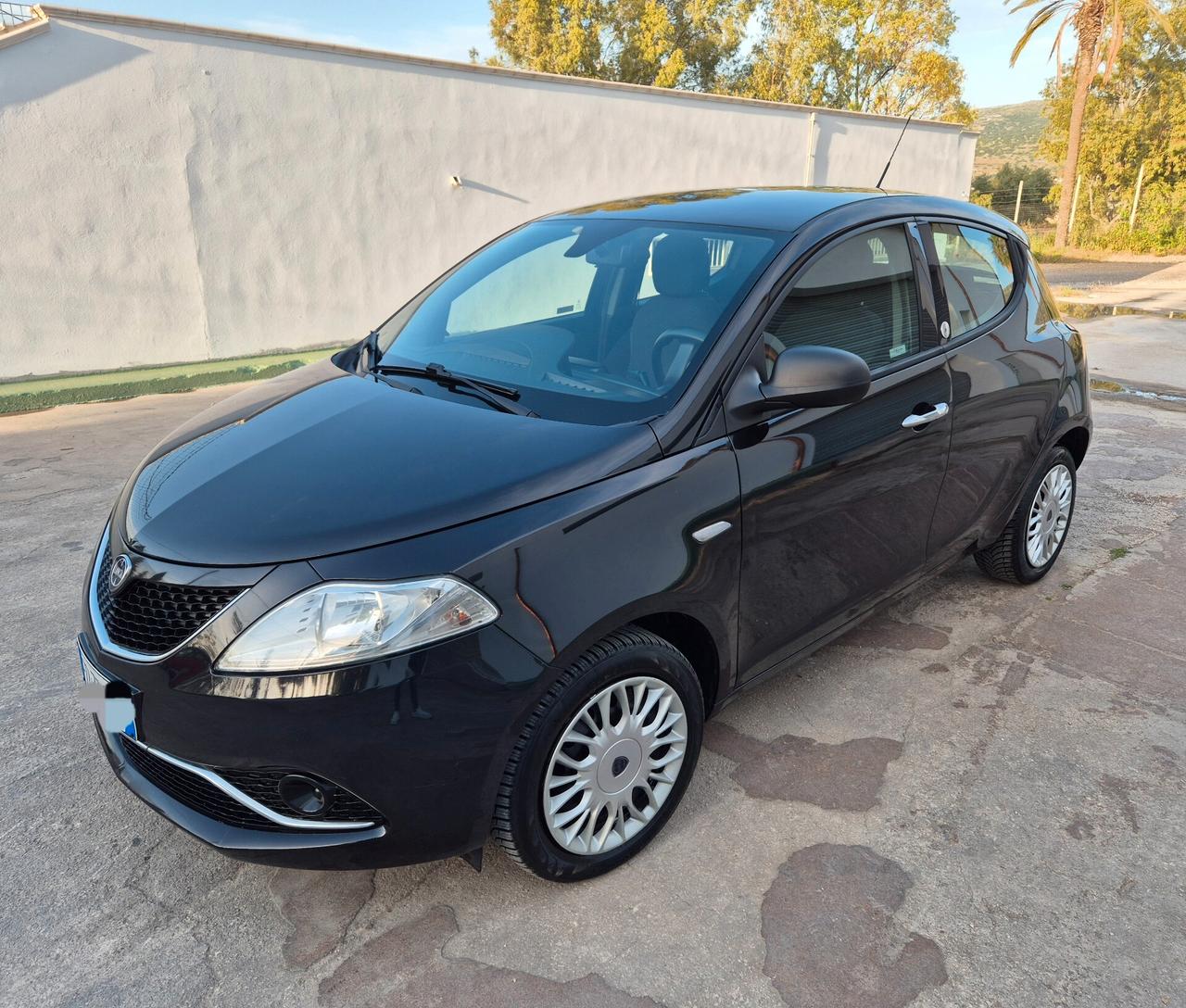 Lancia Ypsilon 1.2 69 CV 5 porte Silver