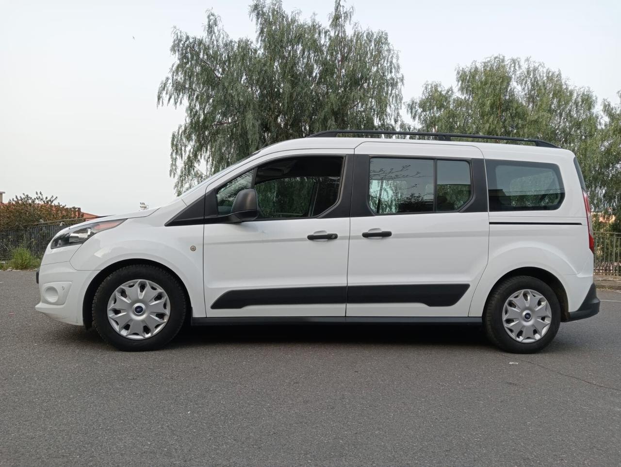 Ford Tourneo Connect Pianale ribassato con rampa disabili in carrozzina