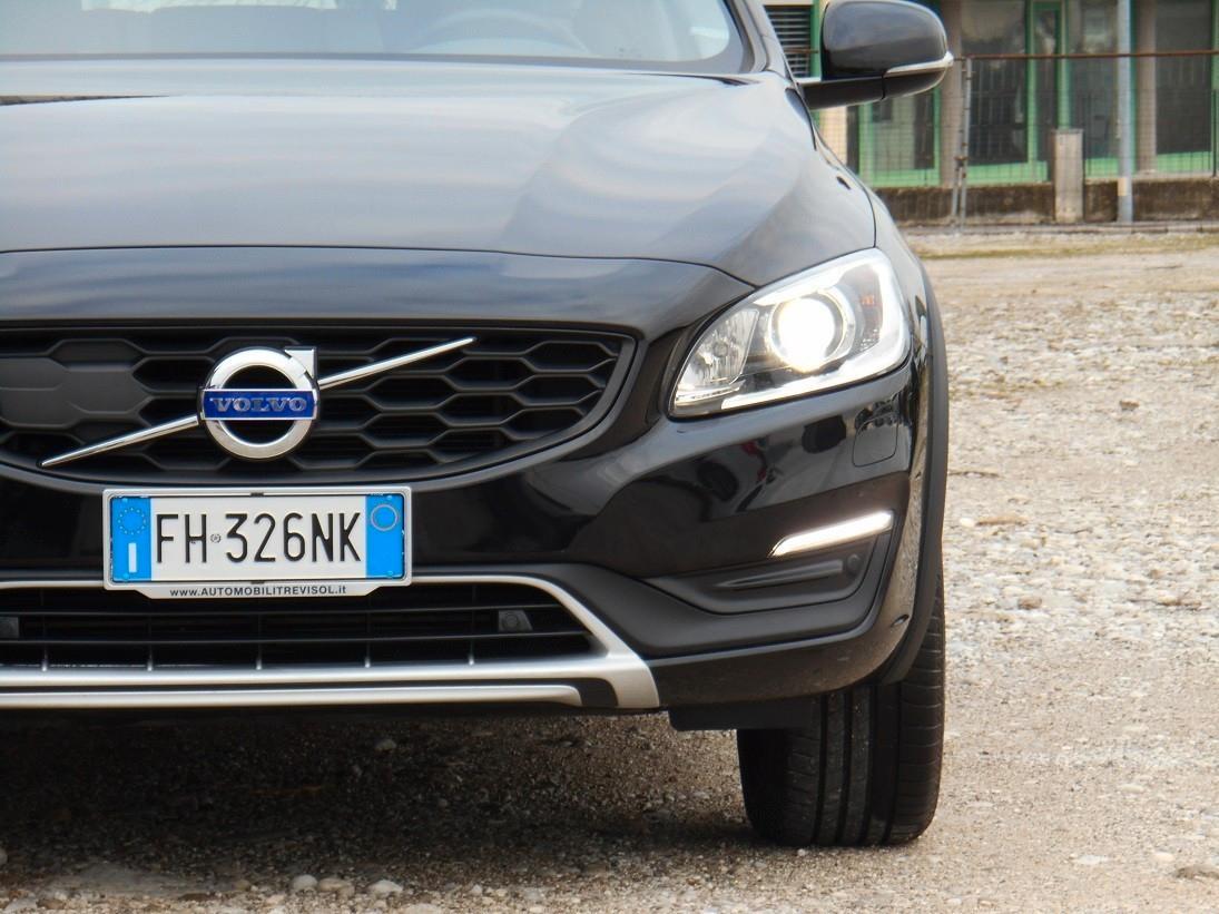 Volvo V60 Cross Country 2000 D4 190CV Business Plus Geartronic (FWD)