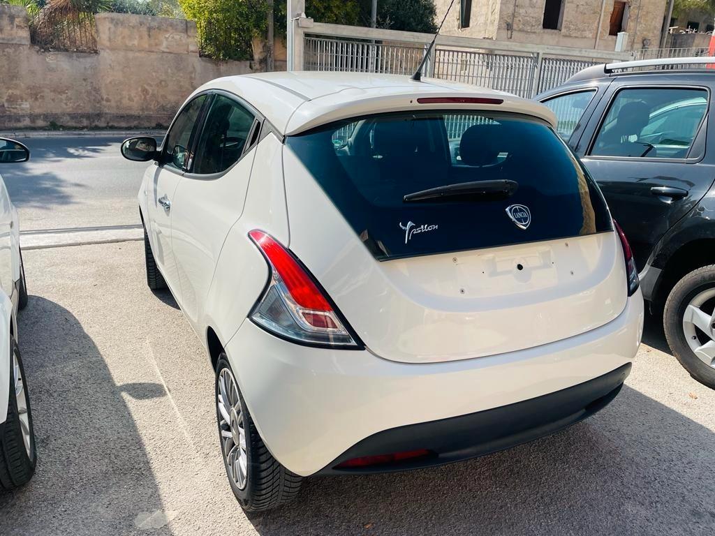 Lancia Ypsilon 1.2 69 CV 5 porte GPL Ecochic Silver