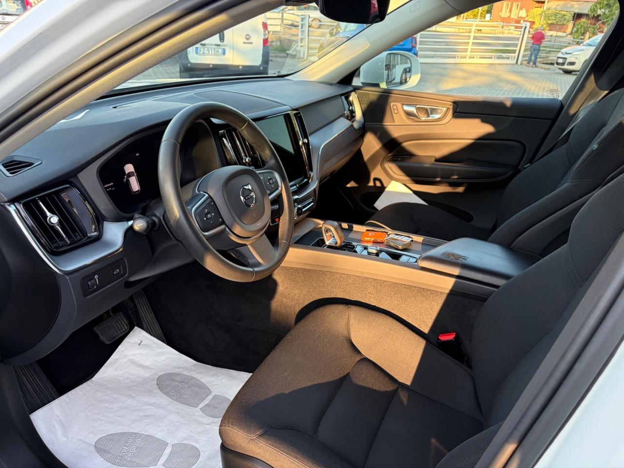 Volvo XC 60 XC60 B4 (d) AWD GEARTRONIC MOMENTUM PRO