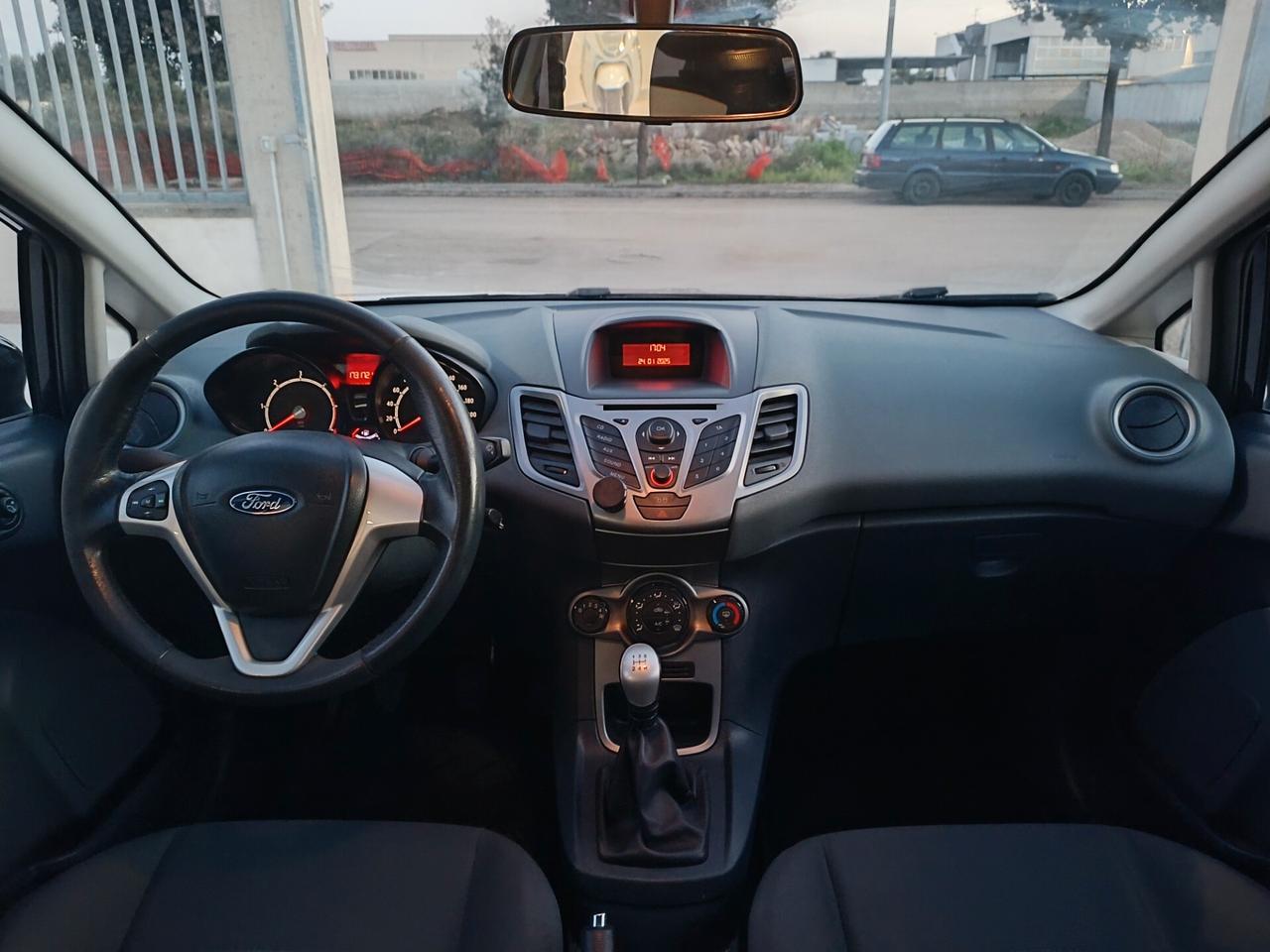 Ford Fiesta 1.4 TDCi idonea neopatentati