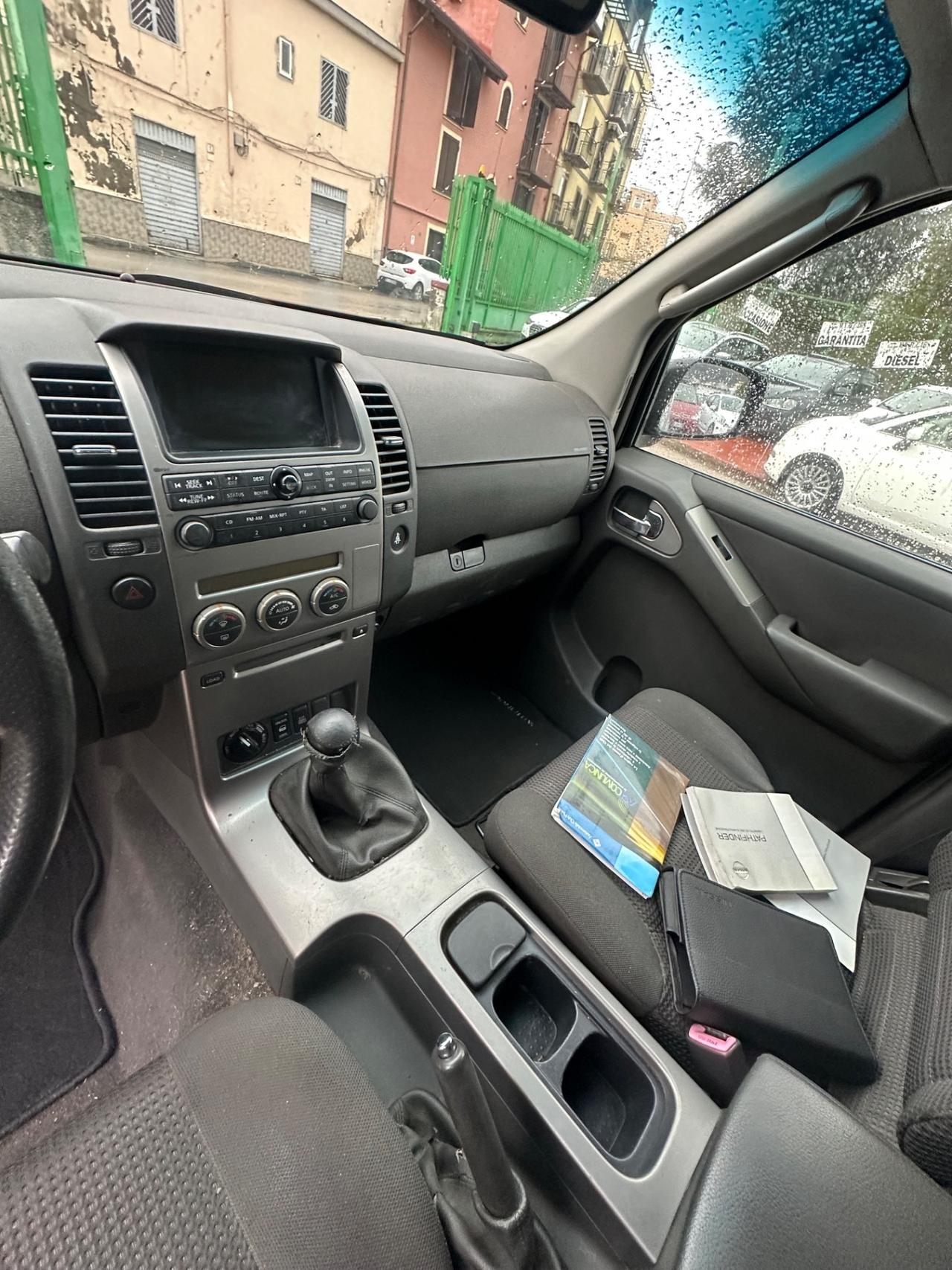 Nissan Pathfinder 2.5 dCi LE