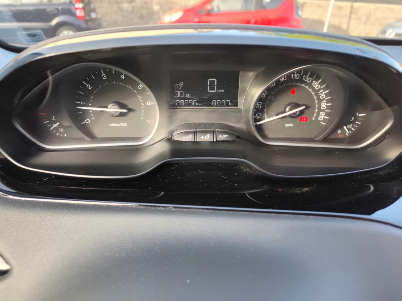 Peugeot 208 PureTech 82 5 porte Black Line