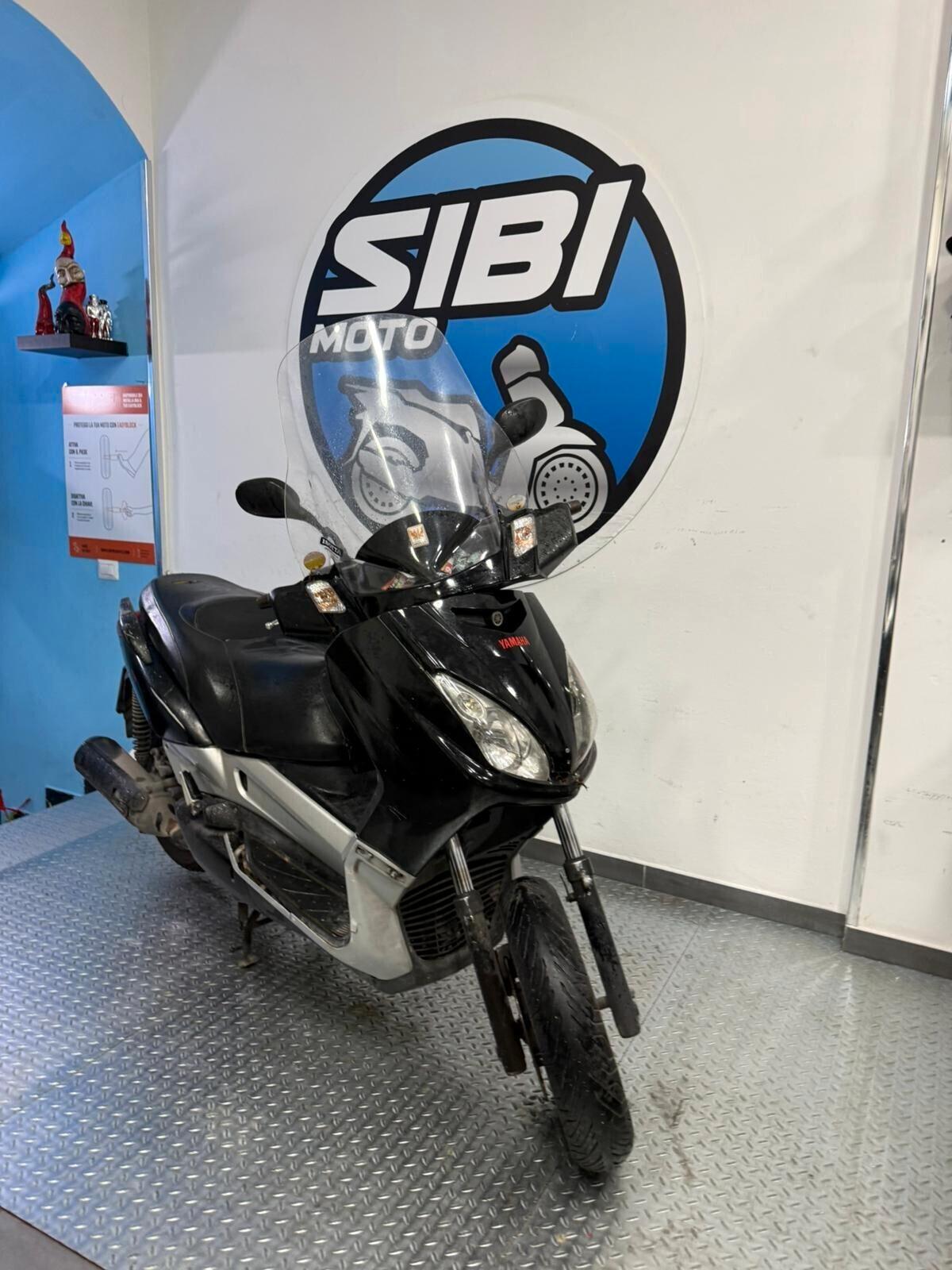Yamaha X-Max 250