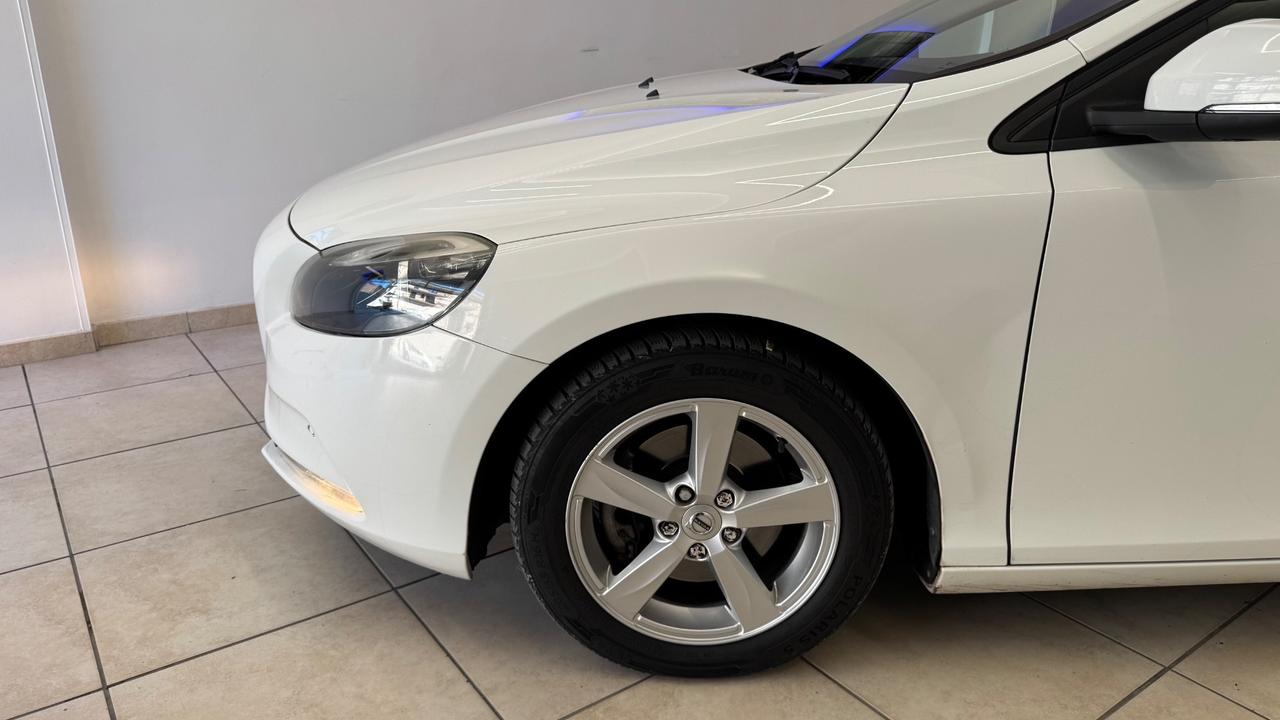 Volvo V40 D2 Momentum 2.0 120 Cv-2016