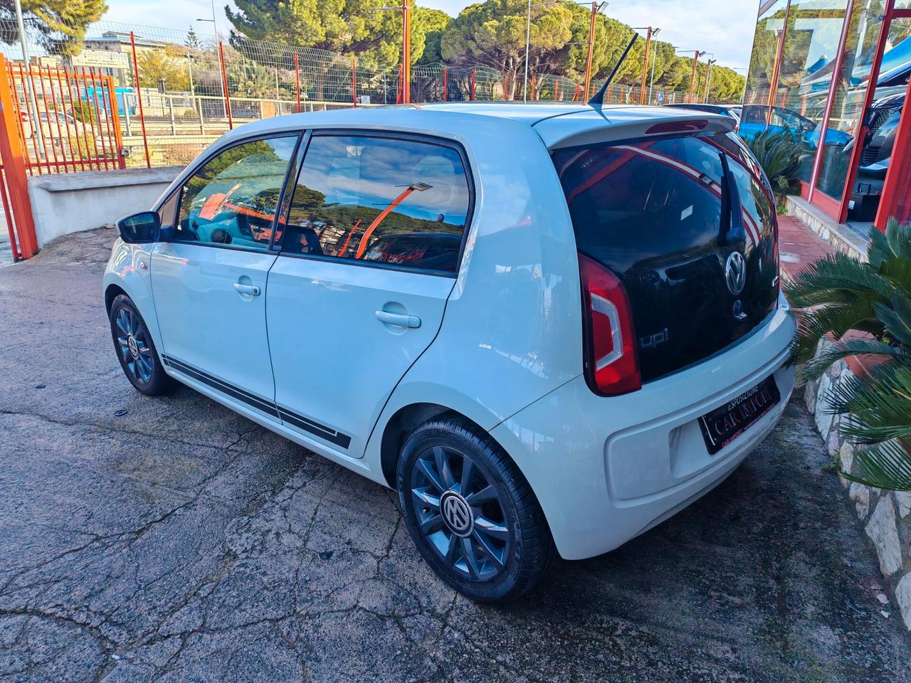 Volkswagen Up 1.0 benzina 08/2015 Cv60